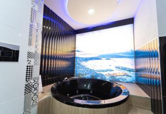 Al Campanile H Napoli Centro, by ClaPa Group allows 18 year olds to book a room