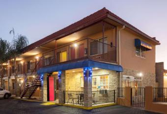 Travelodge by Wyndham El Cajon has Smoking rooms