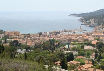 Appartement Cassis vue mer d exception allows 18 year olds to book a room