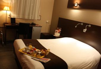 The Originals City, H  tel Ascotel, Lille Est Grand Stade (Inter-Hotel) has Balcony rooms