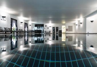 Fairlawns, Hotel And Spa allows 18 year olds to book a room