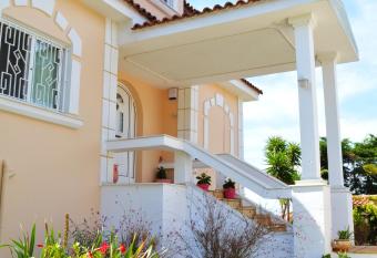 Villa View-Topia has Balcony rooms