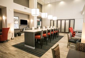 Hampton Inn & Suites Tempe/Phoenix Airport has Balcony rooms