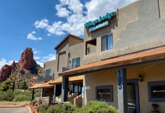 Sedona Village Lodge has Balcony rooms