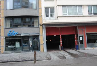 Mirage allows 18 year olds to book a room