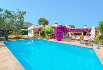 La Vi  a has Balcony rooms