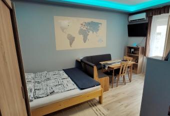 Belvarosi Exkluz  v Minigarzon allows 18 year olds to book a room