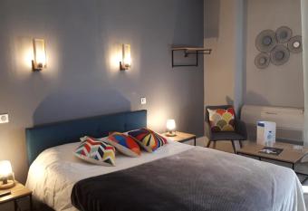 Brit Hotel Roanne - Le Grand H  tel allows 18 year olds to book a room