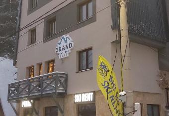 Grand Apartman Ristic has Smoking/Balcony rooms