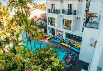 Mad Monkey Hoi An allows 18 year olds to book a room