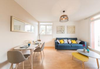 Appartement Les Elfes has Balcony rooms