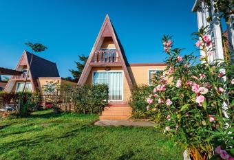 Baan Sin Suk has Balcony rooms