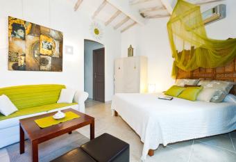 La Pergola has Balcony rooms