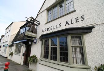 The Old Bear Inn allows 18 year olds to book a room