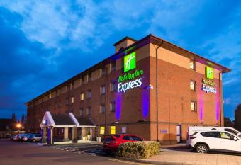 Holiday Inn Express Birmingham Oldbury, an IHG Hotel allows 18 year olds to book a room