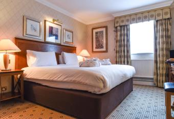 Apollo Hotel allows 18 year olds to book a room