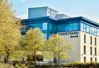 Courtyard by Marriott Glasgow Airport allows 18 year olds to book a room