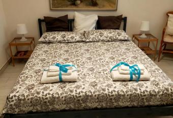New Flat in the Heart of Pozzuoli allows 18 year olds to book a room