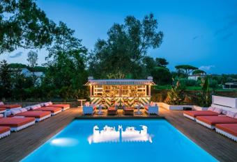 H  tel La Tartane Saint-Tropez has Balcony rooms