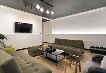 Neveu Premier Residence : Ratchada has rooms with a private hot tub