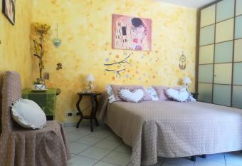 Antoinette has Smoking/Balcony rooms