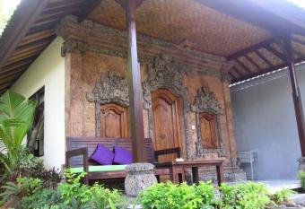 Galang Kangin Bungalows 2 has Balcony rooms