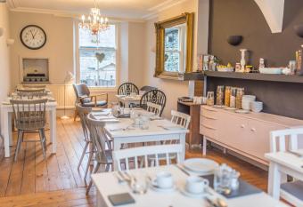 Chestnut Villa allows 18 year olds to book a room