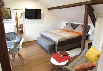 Eifel Quartier Pension und Gasthof  allows 18 year olds to book a room