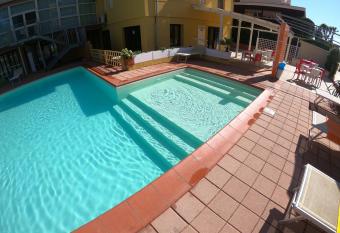 Hotel Reno has Balcony rooms