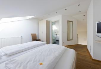 Boutique-garni Hotel Papillon allows 18 year olds to book a room