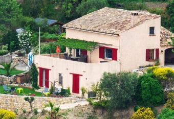 B&B L Estuve provencale has Balcony rooms