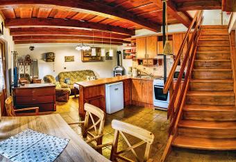 Penzi  n u Maro  a has Balcony rooms