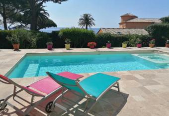 Villa Esmeralda allows 18 year olds to book a room