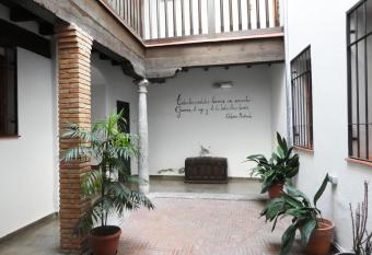 Apartamentos Nahira Suites 3000 allows 18 year olds to book a room