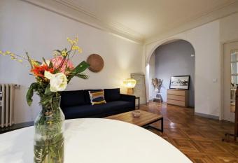 Promenade des Anglais Negresco allows 18 year olds to book a room