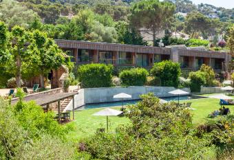 Hotel Mas Pastora - Adults Only allows 18 year olds to book a room