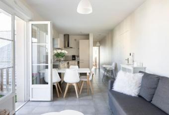 Sweet Apartment has Balcony rooms