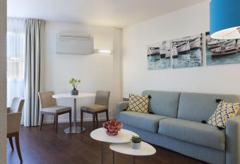 Citadines Castellane Marseille allows 18 year olds to book a room