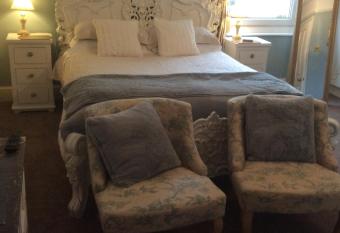 Anchorage House allows 18 year olds to book a room