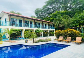 Hotel Diversion Tropical allows 18 year olds to book a room