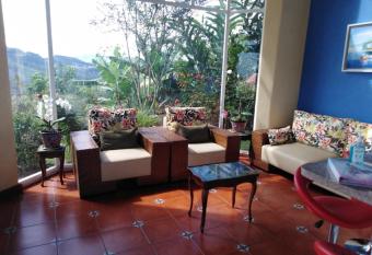 Casa Bartzis, Close to Orosi and Tapanti National Park has Balcony rooms