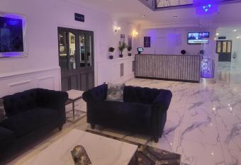 The Hillcrest Hotel has Balcony rooms