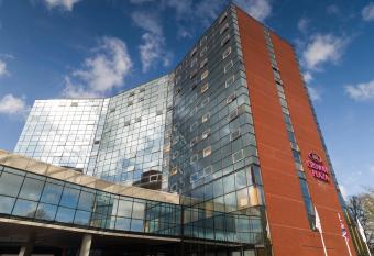 Crowne Plaza Harrogate, an IHG Hotel allows 18 year olds to book a room
