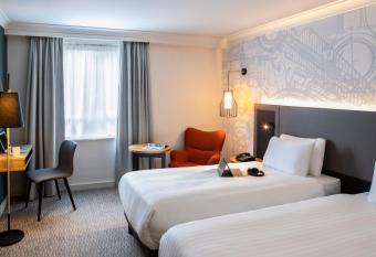 Mercure Birmingham West Hotel allows 18 year olds to book a room