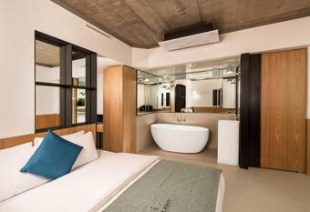 Delight Hotel Jamsil has rooms with a private hot tub