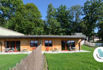 Apartm  ny Mod    nov   D  m allows 18 year olds to book a room