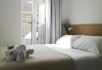 Rua do Medio allows 18 year olds to book a room