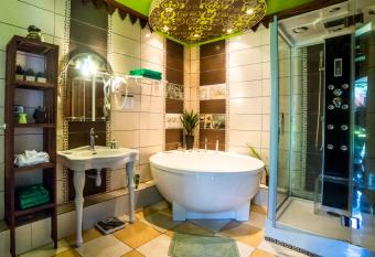 Fleur de vanille allows 18 year olds to book a room