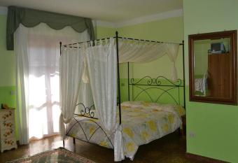 A Casa d Antonella has Balcony rooms