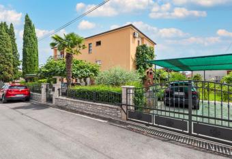 Apartment Casa Banko allows 18 year olds to book a room